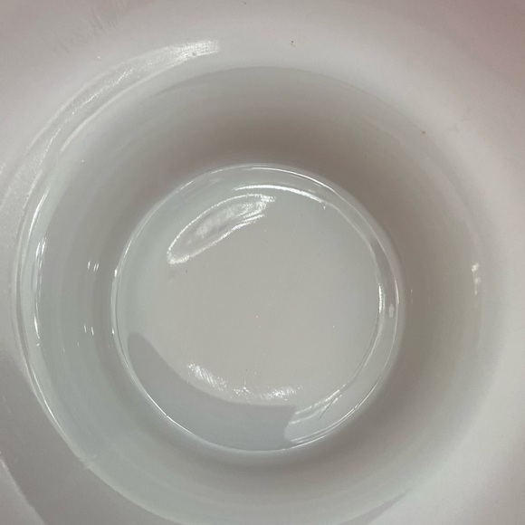 VINTAGE E.O. BRODY ROUND WHITE MILK GLASS DISH WITH SCALLOPED TRIM - Picture 7 of 10